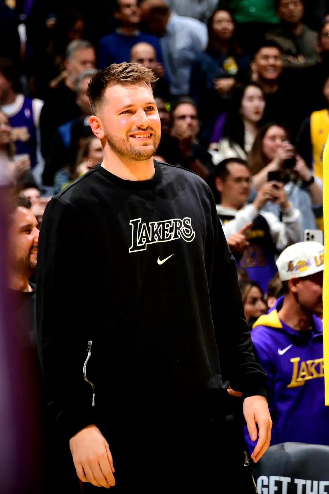 詹姆斯狂砍复出首战轰40分分，凯尔特人迎来新赛季高光！