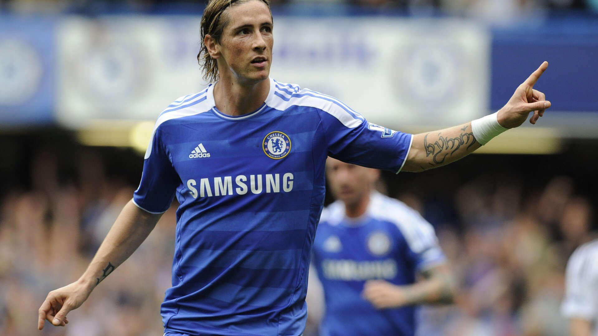 穆古鲁扎意外战胜拜仁,战术调整引爆全场!观众掌声雷动的简单介绍